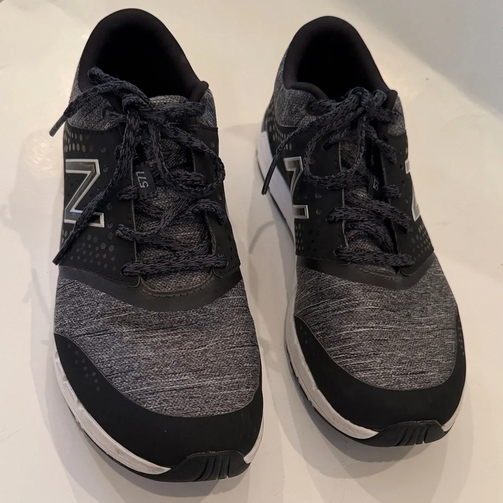New Balance Black & Gray Knit Running Shoes Size 9